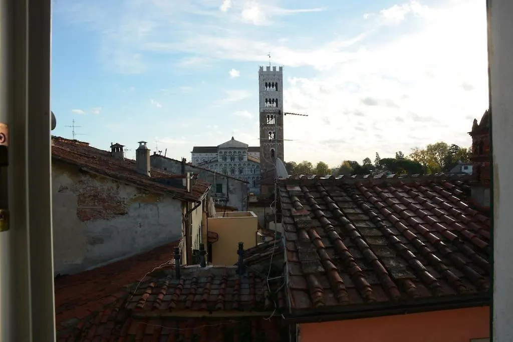 Apartment Giglio E Tulipani - Appartamento In Centro Con Splendidi Affacci Lucca Italy